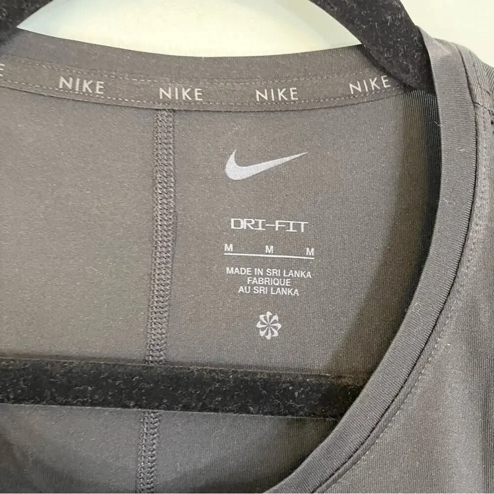 Nike‎ Women's Dri-Fit Lightweight Cropped Athletic Tshirt Black Size Medium NWT